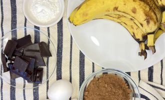 Ингредиенты для бананового брауни без муки и сахара