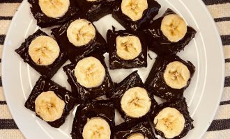 Банановый брауни с темным шоколадом