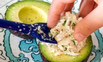 Как готовить авокадо с крабовым салатом