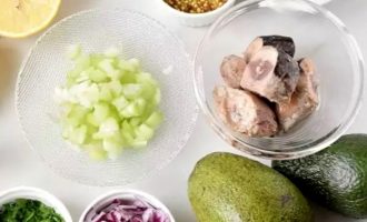 Авокадо с начинкой из тунца - ингредиенты
