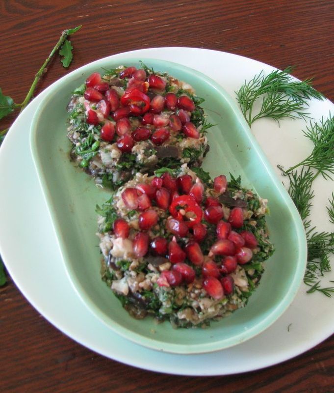  Баклажаны с орехами и гранатом