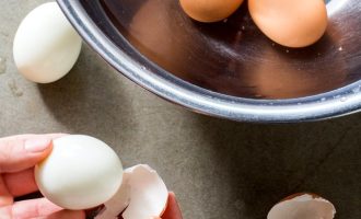 Сколько варить яйца в кастрюле