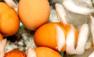 Сколько времени варить яйца всмятку после закипания