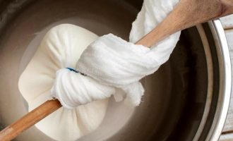 Как делать рикотту из молока и йогурта дома