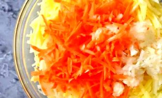 Драники с морковкой - простой рецепт