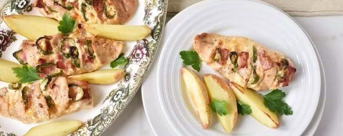 Фаршированная куриная грудка с сыром и перцем халапеньо