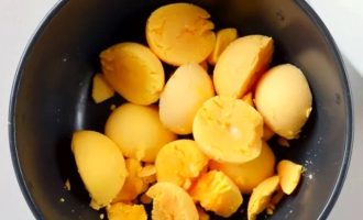 Фаршированные яйца по-мексикански - простой рецепт