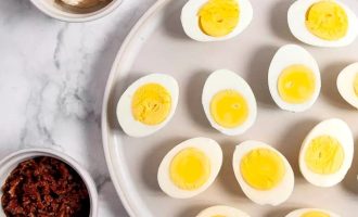 Фаршированные яйца с беконом - ингредиенты