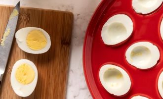 Фаршированные яйца с хреном - пошаговый рецепт
