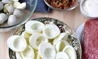 Фаршированные яйца с оливками - рецепт