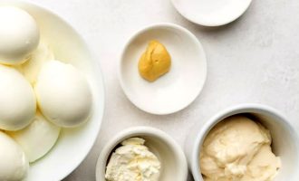 Фаршированные яйца с сыром - рецепт
