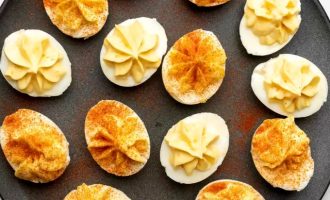 Рецепт фаршированных яиц с сыром