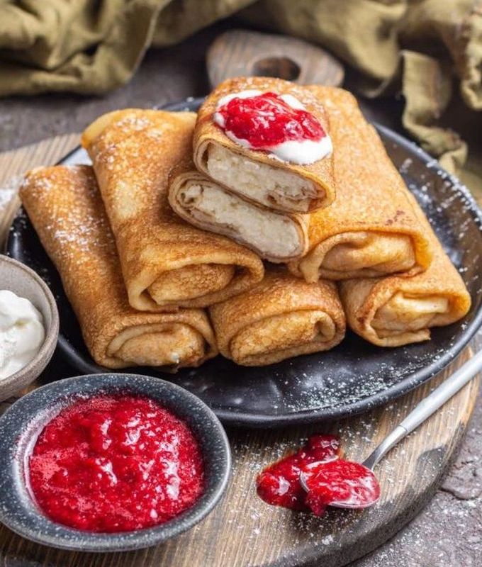 Блины с творогом и чай