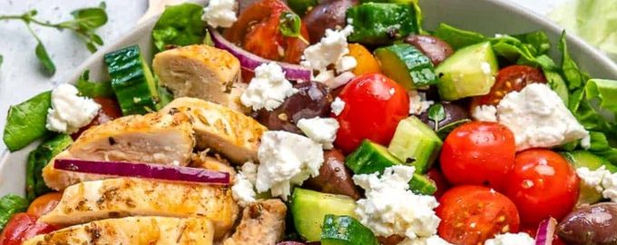 Греческий салат с курятиной