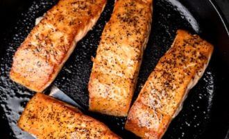 Греческий салат с лососем - пошаговый рецепт