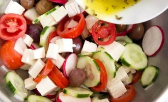 Рецепт греческого салата с редисом