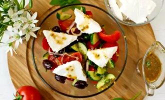 Как приготовить греческий салат с томатами