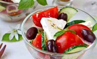 Греческий салат с томатами