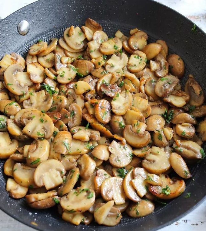 Грибы с чесноком и луком