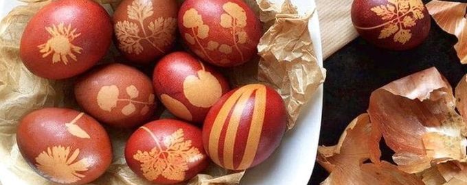 7 способов красиво покрасить яйца на Пасху в луковой шелухе