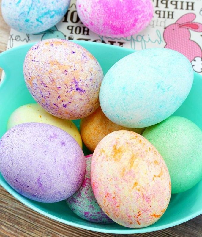 Как покрасить яйца в рисе с пищевыми красителями