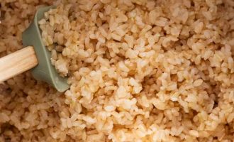 Как варить бурый рис в кастрюле