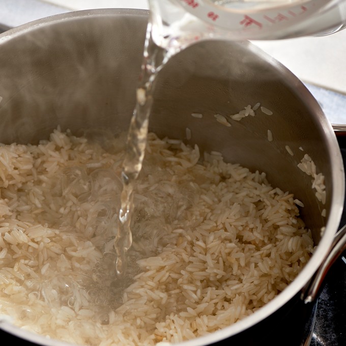 Как готовить рис в кастрюле на воде