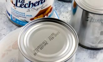 Как нужно варить сгущёнку в банке