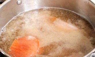 Как варить свинину в кастрюле