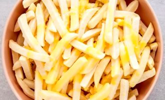 Готовим картошку фри в фольге с сыром