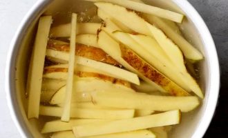Подготовка картофеля для фри