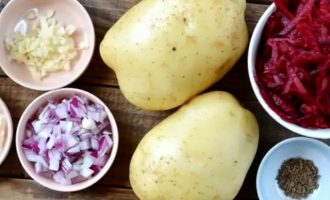 Картофельные драники с маринованной свёклой - ингредиенты