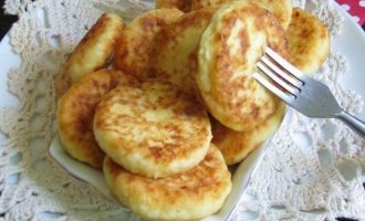 Классические сырники с манкой на сковороде