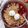 Клубника с овсянкой и миндальным штрейзелем