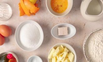 Подготовьте все ингредиенты для приготовления королевского пирога к Рождеству