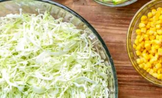Крабовый салат с пекинской капустой - рецепт