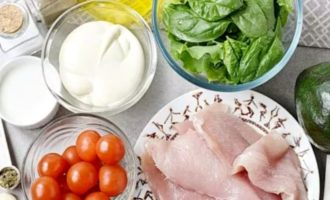 Ингредиенты для куриного салата со сливочной заправкой