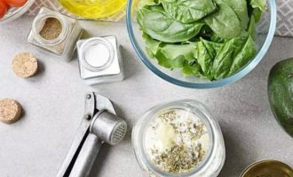 Как готовить салат с курятиной и овощами