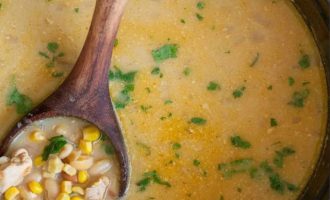 Когда сварите куриный суп с фасолью, обязательно дайте ему немного постоять под крышкой - тогда получается гораздо вкуснее.