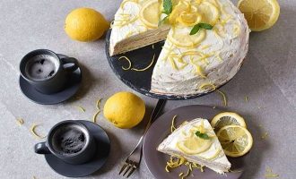 Лимонный блинный торт с глазурью