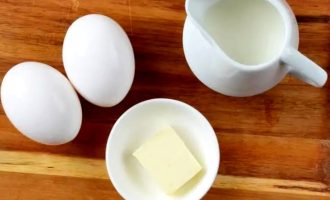 Ингредиенты для яичницы на молоке