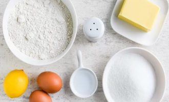 Подготовьте все ингредиенты для приготовления печенья Маилендери