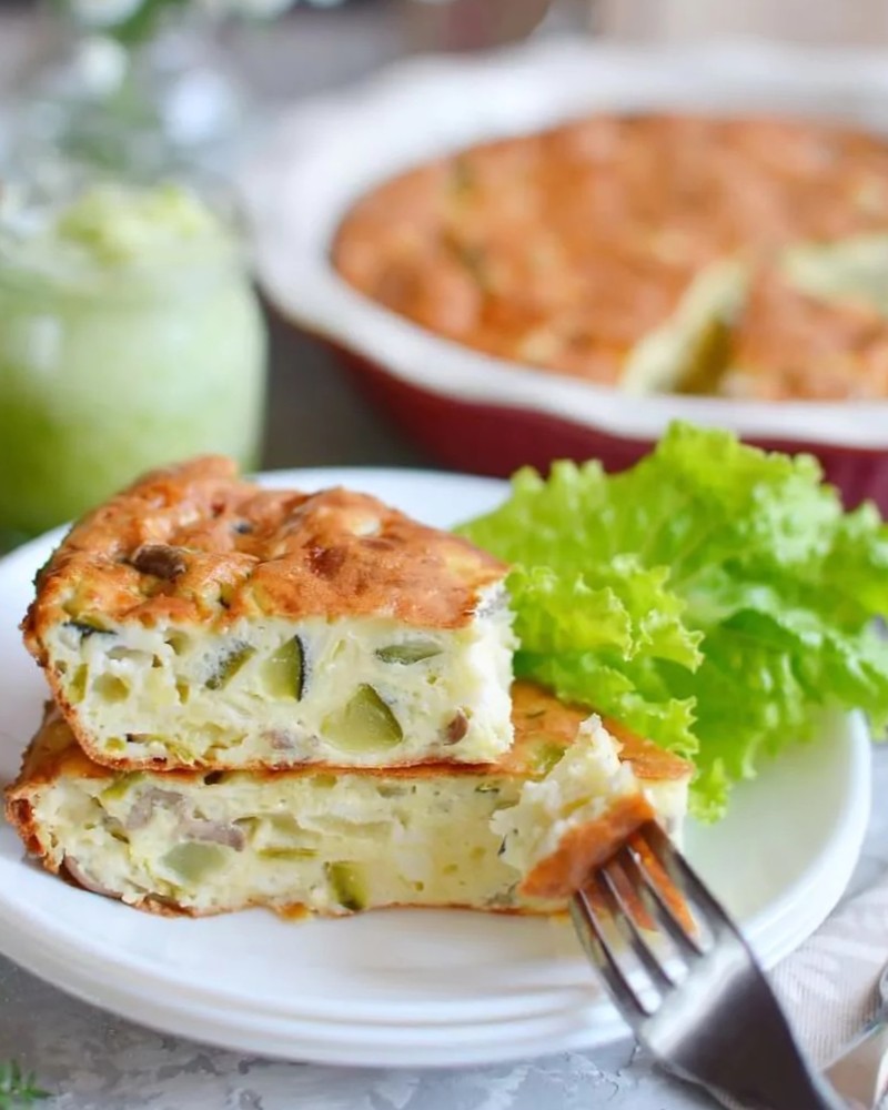 Омлет с овощами, творогом и сыром в духовке
