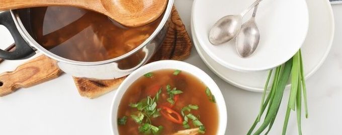 Острый суп с курицей и грибами