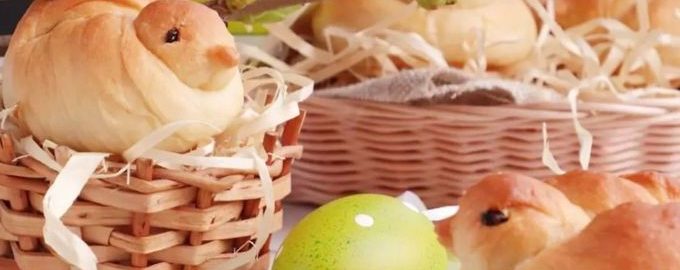 Пасхальные булочки птички из дрожжевого теста