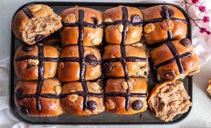Пасхальные булочки с шоколадной крошкой, рецепт с фото пошагово - Нямбург.ру