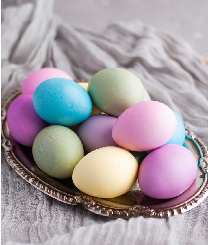 Пасхальные цветные яйца