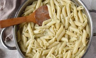 Паста с чесноком и сыром