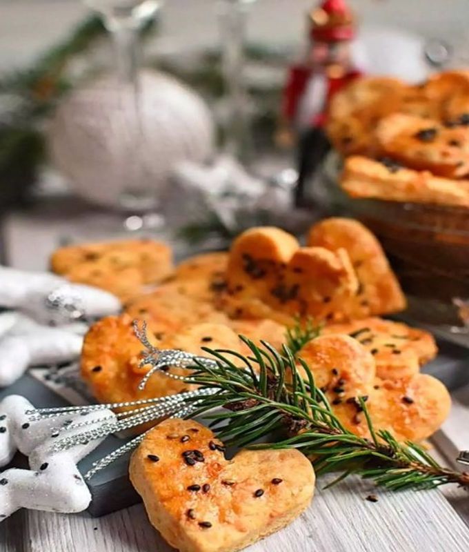 Пикантное хрустящее сырное печенье к Новогоднему столу