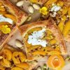 Пирог с абрикосами и фисташками